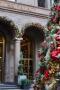New York Palace met kerstversiering